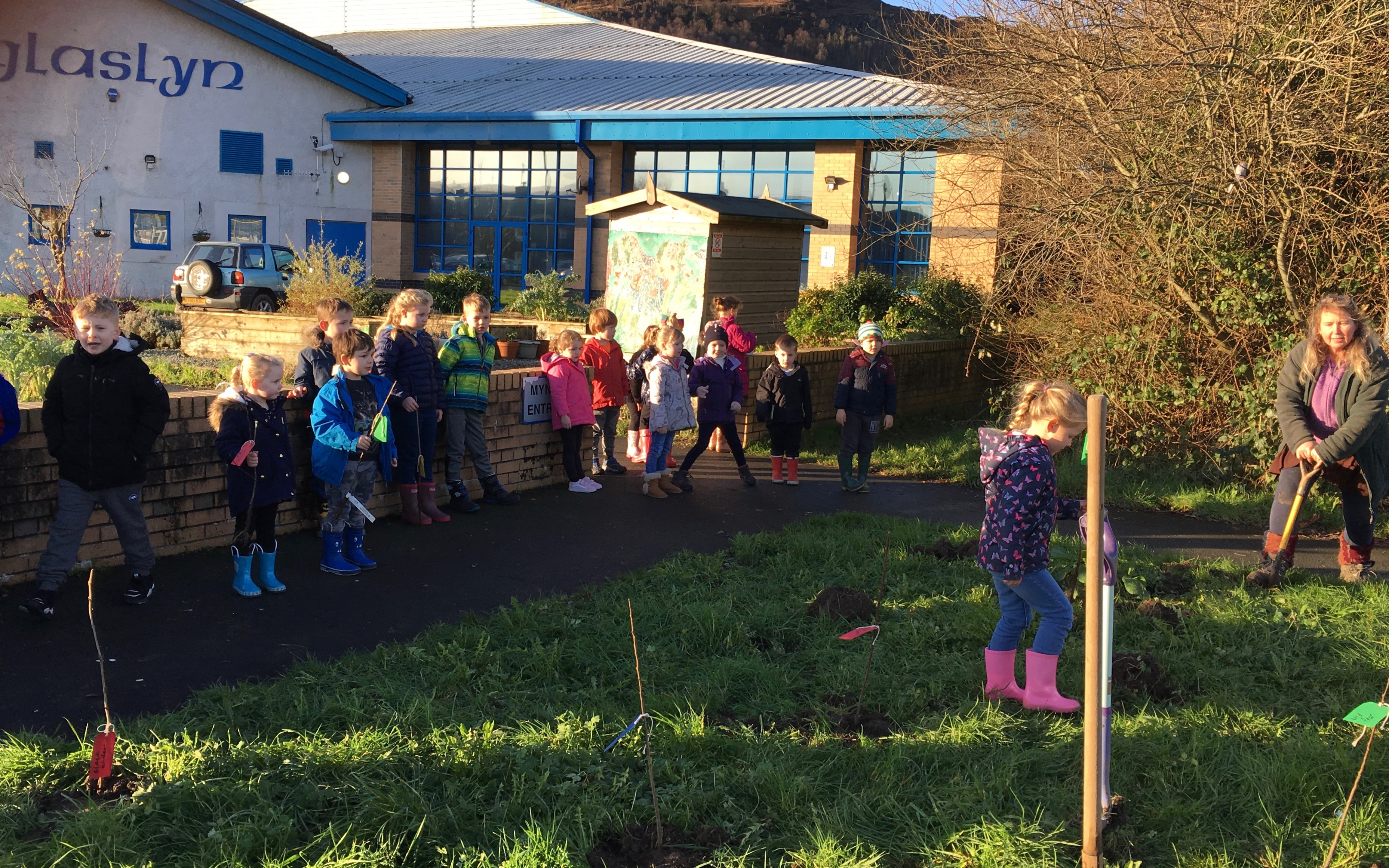 School children plant trees as Glaslyn in 2019